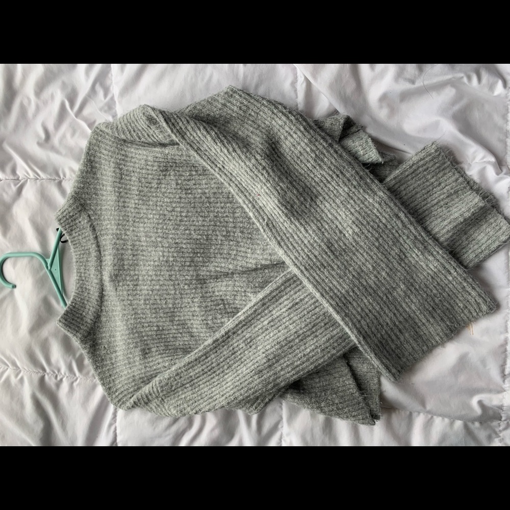 Grey sweater crop top